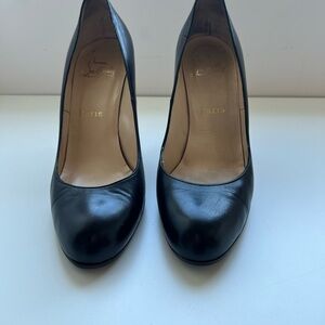 Christian Louboutin preloved leather pumps in size 40 in excellent condition